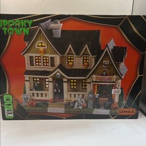 Lemax Spooky Town Haunted House  trick or treat if you dare 2023 NWT